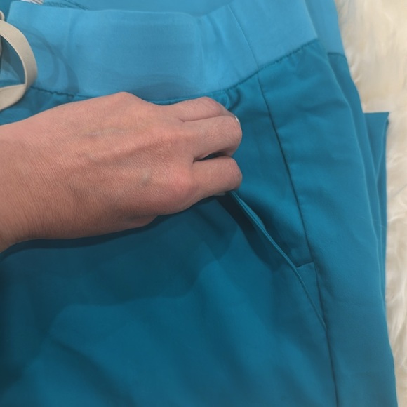 Figs Teal Wide Leg Cabra Scrub Pants Medium - Picture 2 of 3